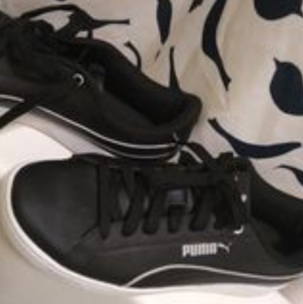Black and white Puma ladies sneakers